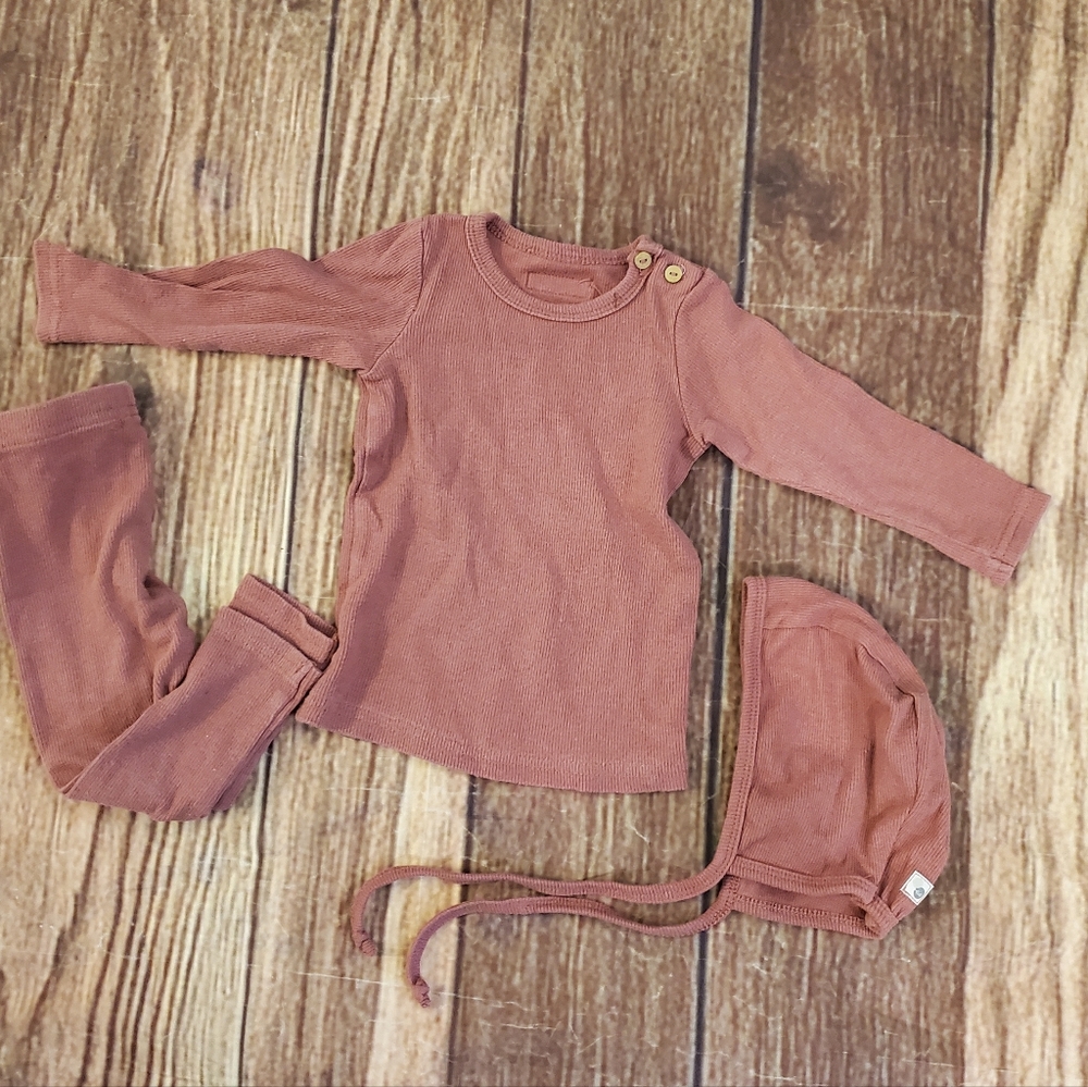 Lil Leggs/Lil Tee ribbed 2 piece + hat size 12m